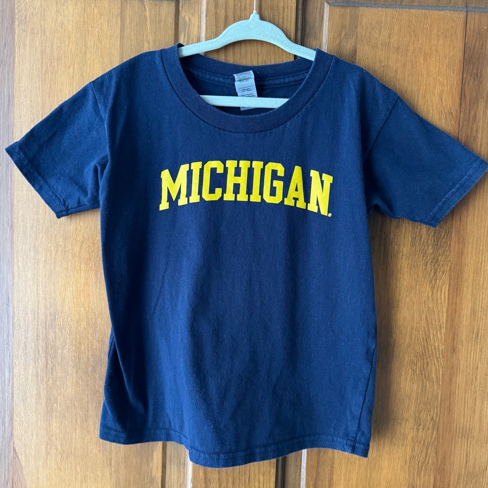LIKE NEW Michigan Wolverines kids tshirt 5T